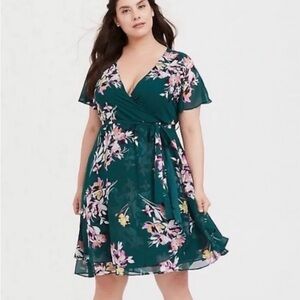 Torrid Floral Chiffon Wrap Dress in Green, Size 2